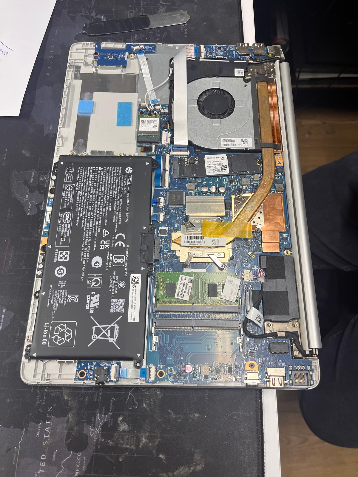 Profesyonel Laptop Tamiri Hizmeti Laptoplar, taşınabilirlikleri sayesinde iş ve günlük yaşamda büyük kolaylık sağlar. Ancak cihazda yaşanan donma, ekran sorunları veya klavye arızaları işlerin aksamasına sebep olabilir. HD Bilgisayar Yazılım Sistemleri olarak sunduğumuz Laptop Tamiri hizmeti, her marka ve model dizüstü bilgisayar için hızlı ve güvenilir çözümler sunar. Uzman teknisyenlerimiz, laptopunuzu detaylı şekilde inceleyerek donanım ve yazılım sorunlarını tespit eder. RAM, hard disk, anakart ve batarya değişimi gibi donanım onarımlarının yanı sıra sistem optimizasyonu ve virüs temizliği hizmetlerini de profesyonel şekilde gerçekleştiriyoruz. Böylece laptopunuz ilk günkü performansına geri döner ve uzun ömürlü kullanım sağlanır. Neden HD Bilgisayar Yazılım Sistemleri? Bizim Laptop Tamiri hizmetimizi seçmenizin birkaç nedeni: ✅ Sertifikalı ve deneyimli teknisyenler ✅ Hızlı ve güvenilir onarım ✅ Uygun fiyat ve şeffaf hizmet ✅ Kalıcı çözümler ve düzenli bakım Ayrıca laptopunuzun periyodik bakımı ve yazılım güncellemeleri ile cihazınızın ömrünü uzatıyoruz. Veri yedekleme hizmetimiz sayesinde olası veri kayıpları önlenir. Bu sayede hem donanım hem yazılım açısından cihazınız güvence altında olur. Ek Kaynaklar ve Bağlantılar Laptopunuzun performansını artırmak ve güvenliğini sağlamak için aşağıdaki kaynaklardan da faydalanabilirsiniz: Microsoft Destek → yazılım sorunları ve güncellemeler DriverGuide → sürücü güncellemeleri HD Bilgisayar Hizmetlerimiz → tüm servis detayları Bu bağlantılar hem SEO için giden/dahili link sağlar hem de kullanıcıya faydalı bilgiler sunar. Laptopunuzda yaşadığınız her türlü sorun için bize ulaşın. Profesyonel Laptop Tamiri hizmetimiz sayesinde cihazınız kısa sürede güvenli ve hızlı çalışır hale gelir.