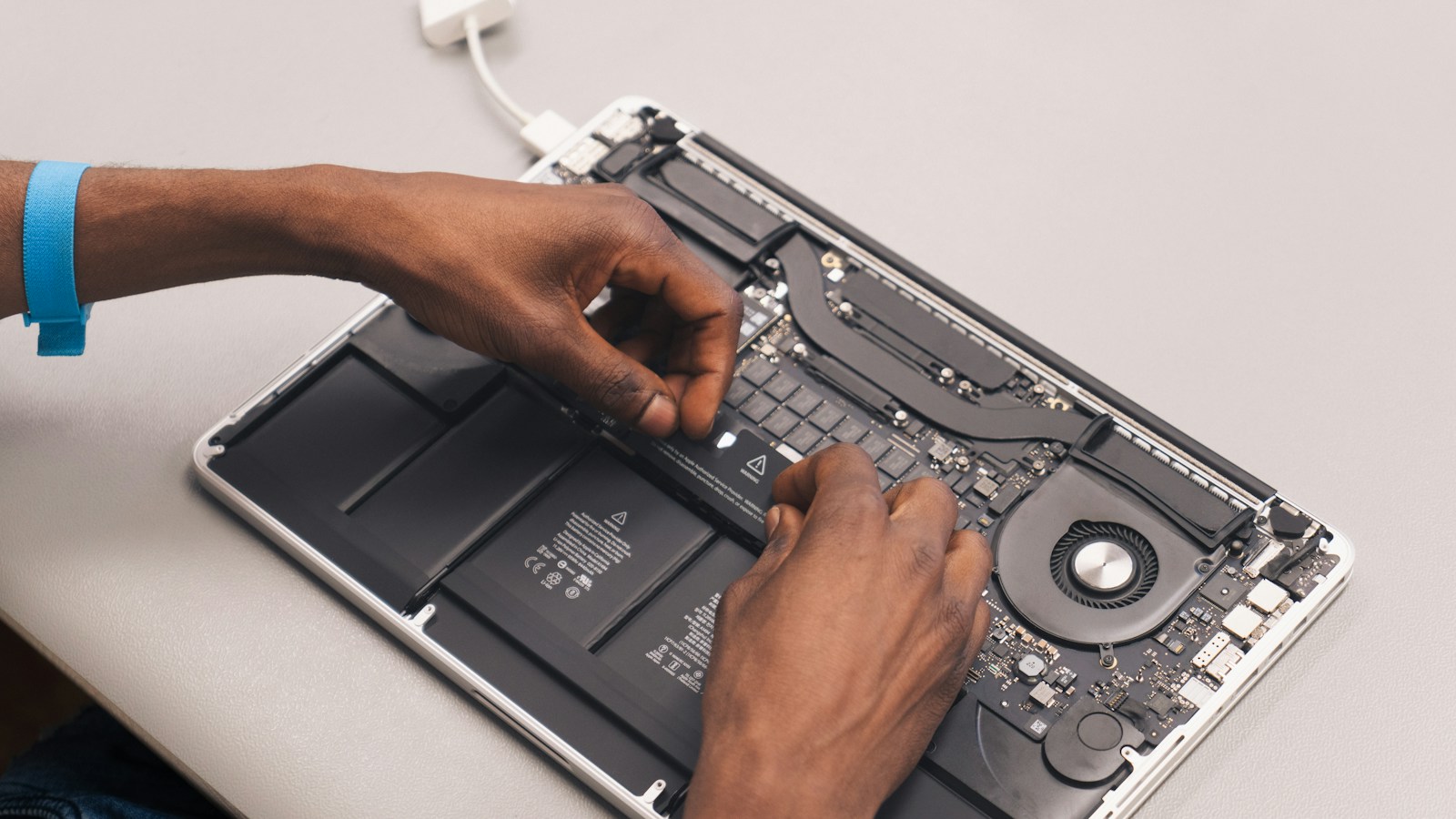 İkinci El Laptop Alırken 8 Kritik Kontrol — konu fotoğrafı